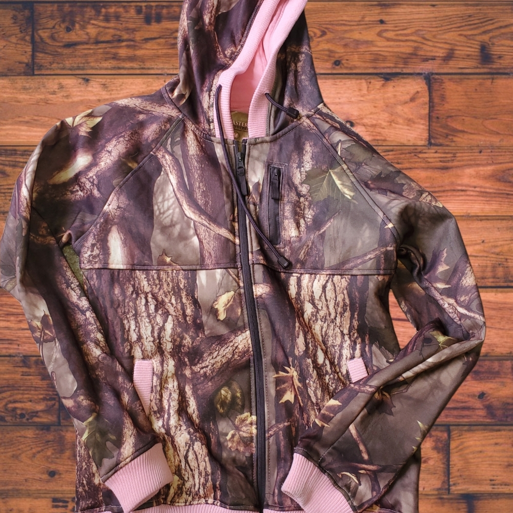 Master sportswoman zip-front camo jacket/hoodie Sz M